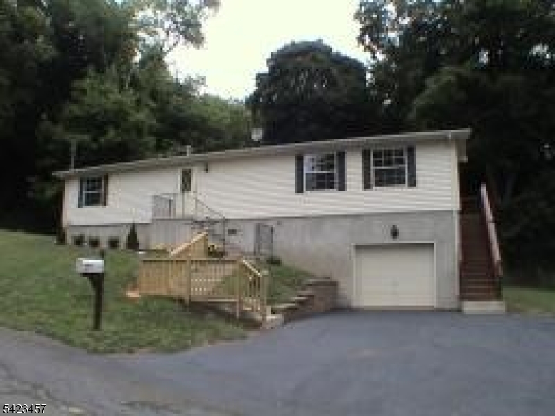 18 Pursel St Property Photo 1