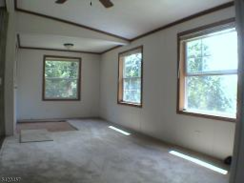 18 Pursel St Property Photo 4