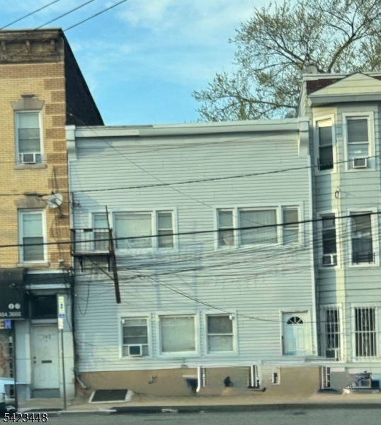 191 1St Ave Property Photo 1