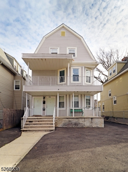 256 S Clinton St Property Photo 2