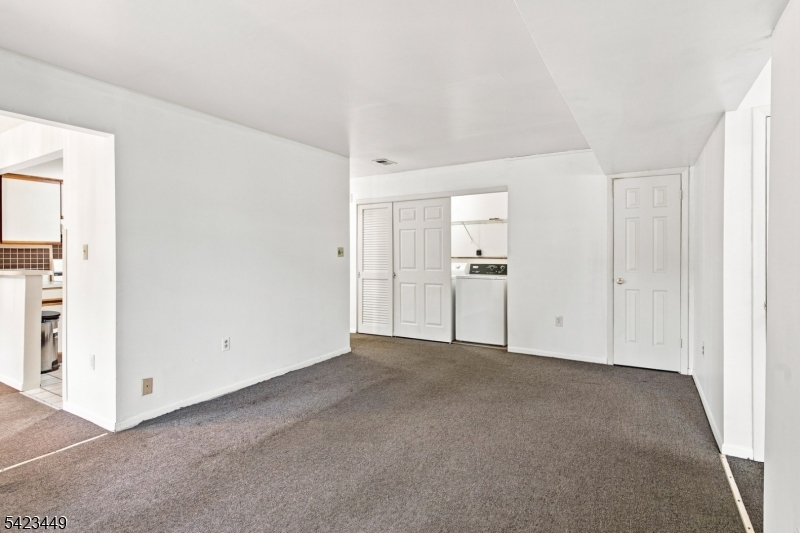 100 W Grand St Property Photo 9
