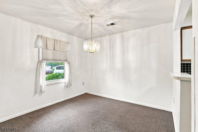 100 W Grand St Property Photo 10
