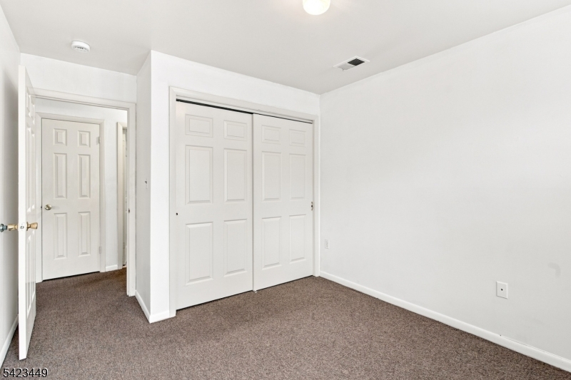 100 W Grand St Property Photo 18