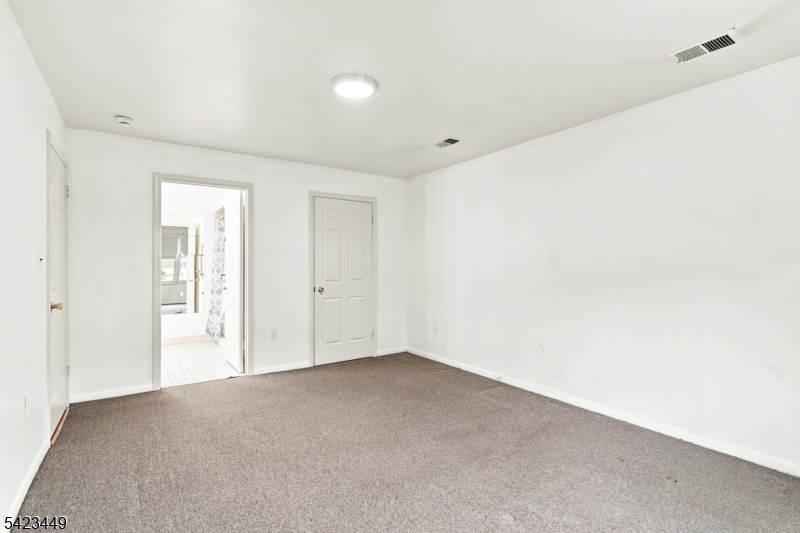 100 W Grand St Property Photo 23
