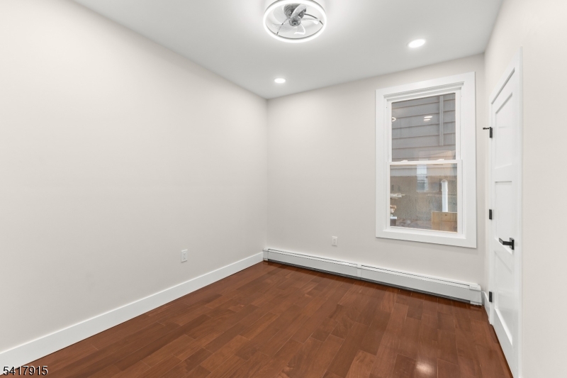 633 Lafayette Ave Property Photo 3