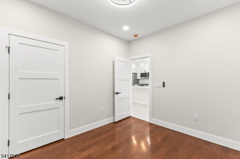 633 Lafayette Ave Property Photo 4