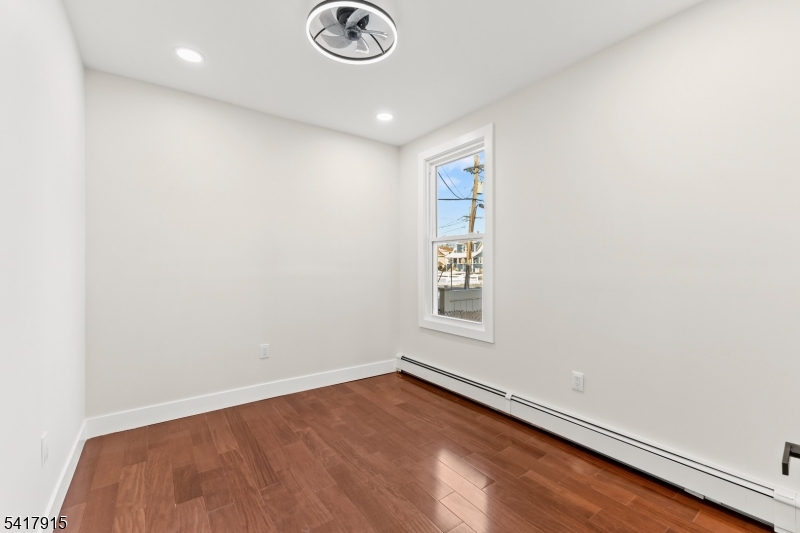633 Lafayette Ave Property Photo 5