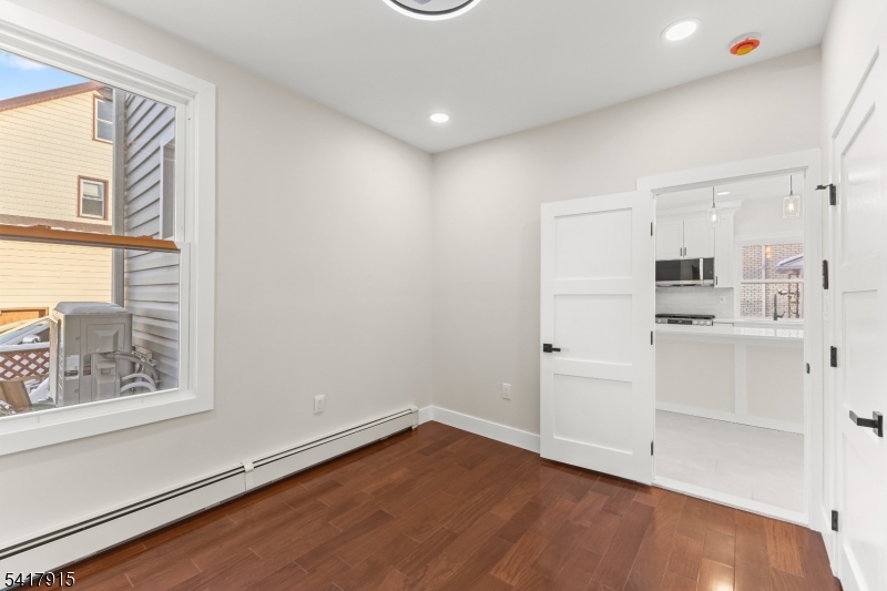 633 Lafayette Ave Property Photo 6