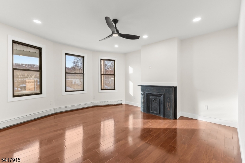 633 Lafayette Ave Property Photo 13