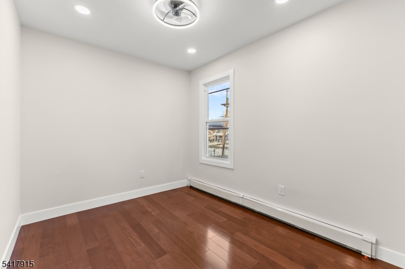 633 Lafayette Ave Property Photo 17