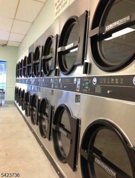 277 Spring St Property Photo 6