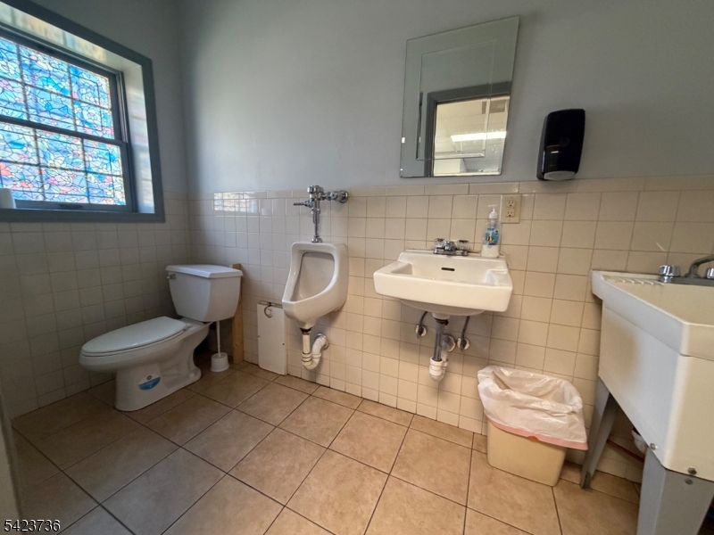 277 Spring St Property Photo 7