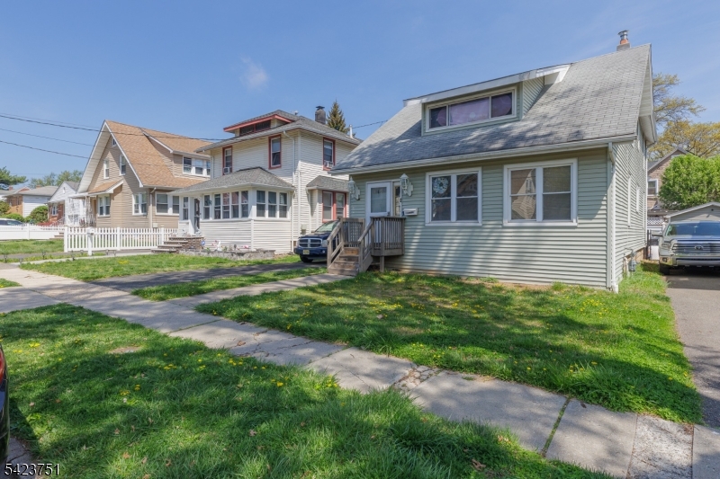 427 Robins St Property Photo 14