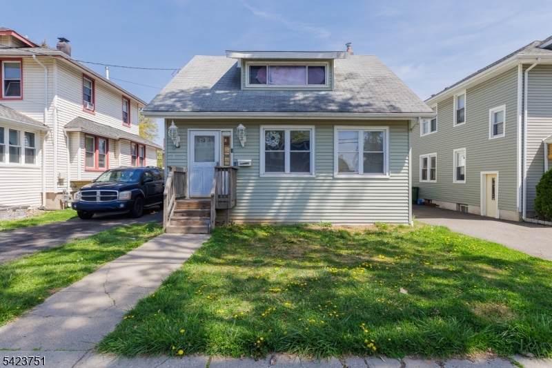 427 Robins St Property Photo 15