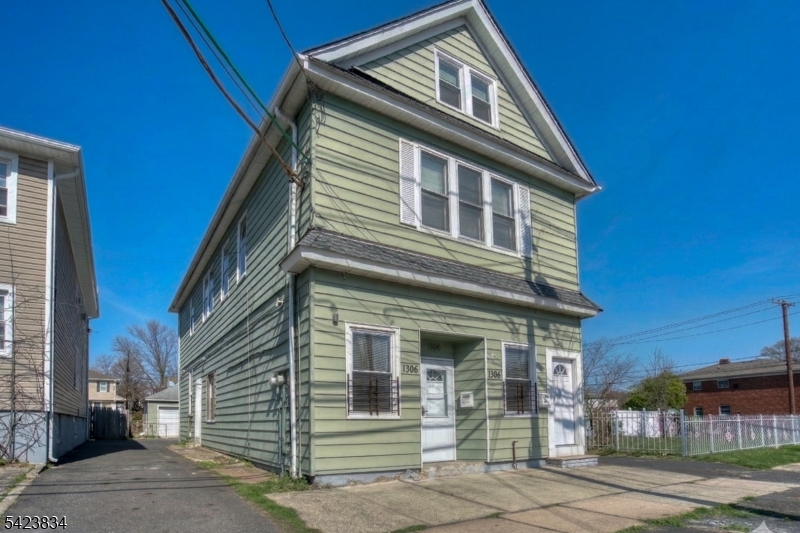 906 Roselle St Property Photo 1