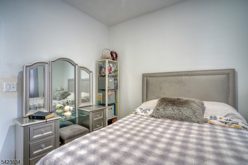 906 Roselle St Property Photo 8