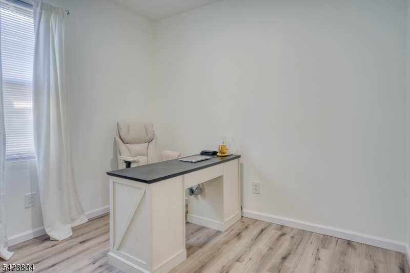906 Roselle St Property Photo 11