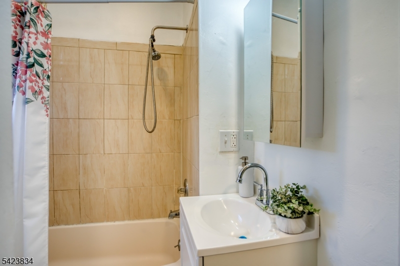 906 Roselle St Property Photo 13