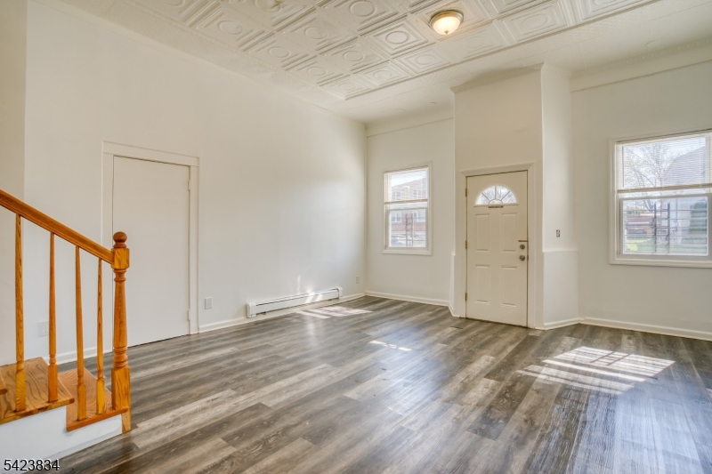 906 Roselle St Property Photo 14