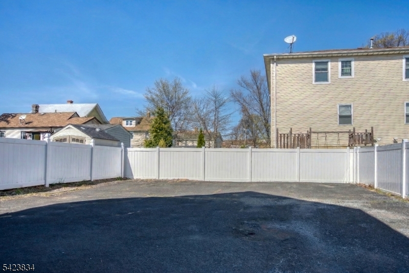 906 Roselle St Property Photo 19