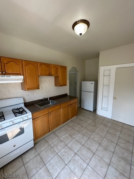 326 Field Pl 2l Property Photo 4