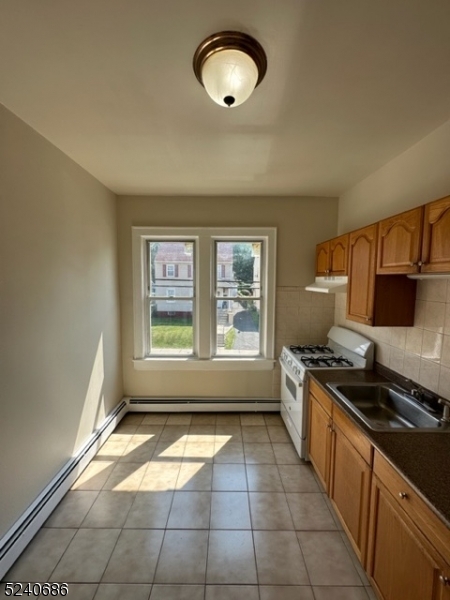 326 Field Pl 2l Property Photo 6