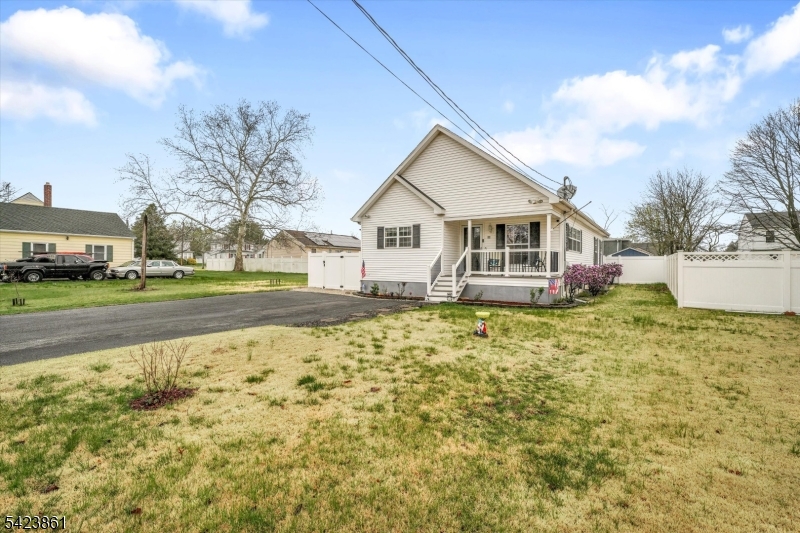 111 N Laurel St Property Photo 2