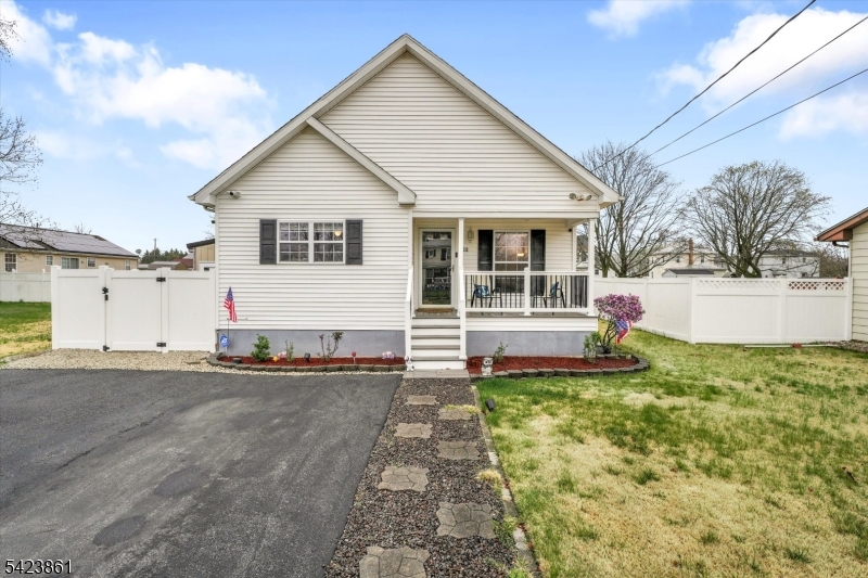111 N Laurel St Property Photo 4