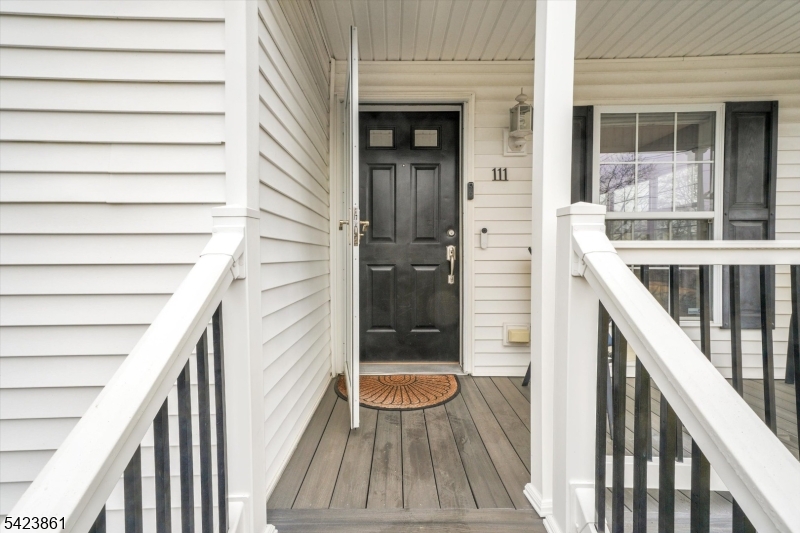 111 N Laurel St Property Photo 5