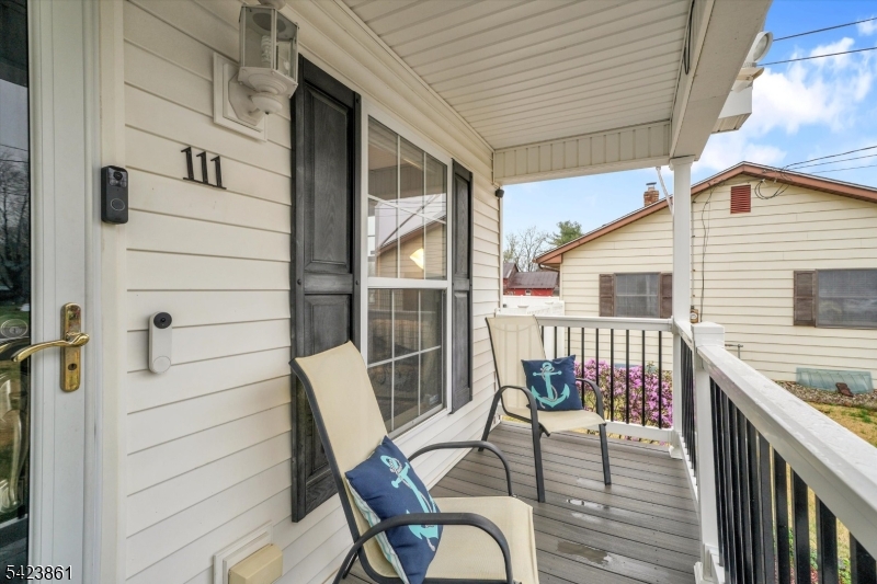 111 N Laurel St Property Photo 6