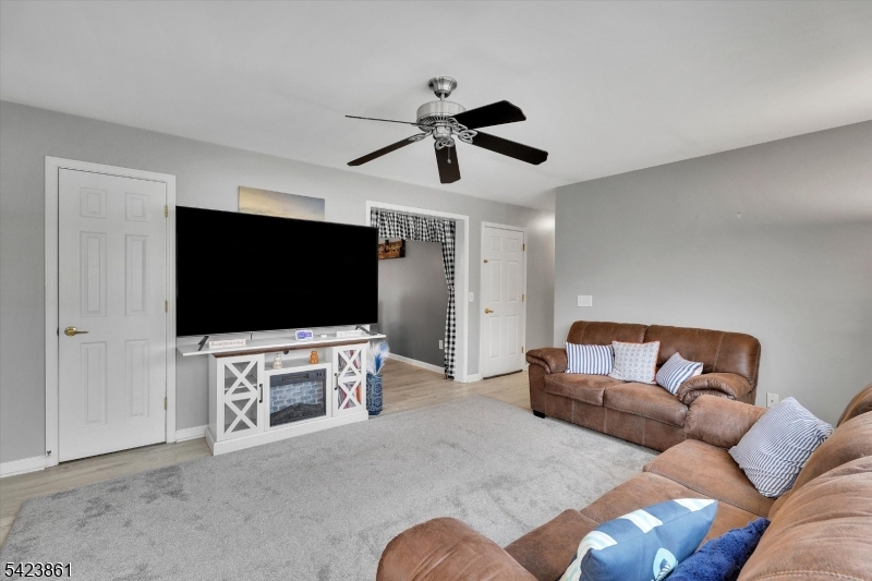 111 N Laurel St Property Photo 11