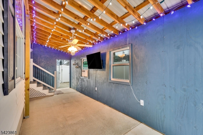 111 N Laurel St Property Photo 31