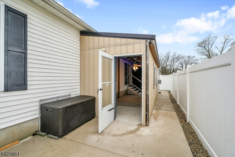 111 N Laurel St Property Photo 33