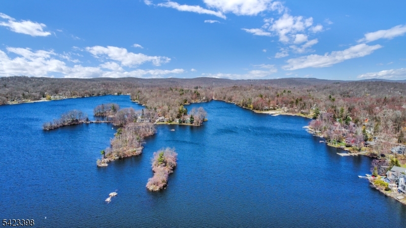 1046 Lakeside Dr E Property Photo 8