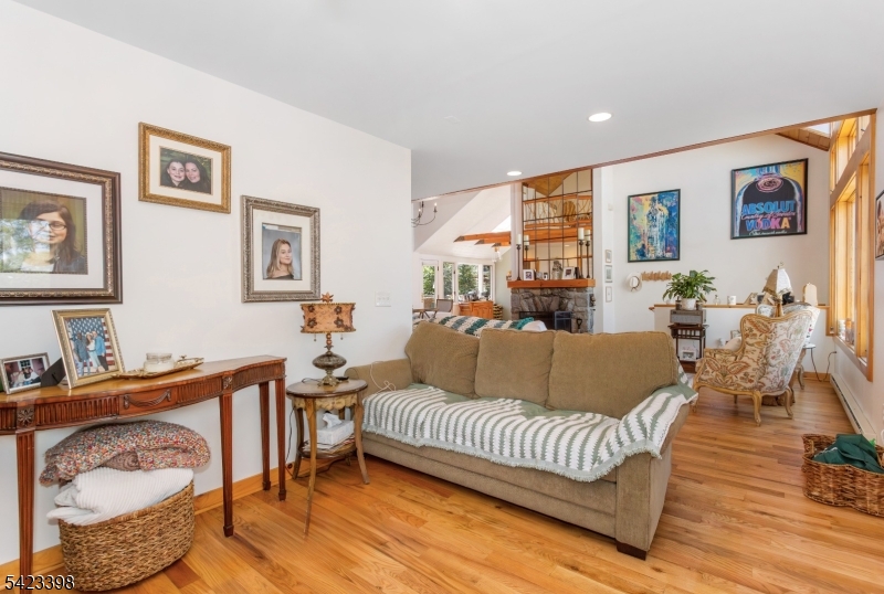 1046 Lakeside Dr E Property Photo 20