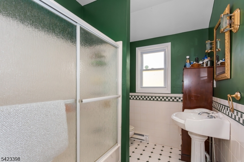 1046 Lakeside Dr E Property Photo 24