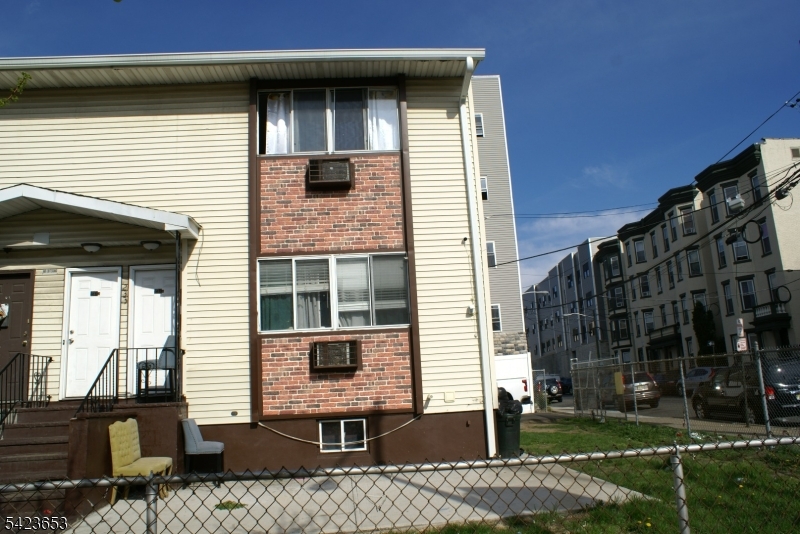 233 Straight St 2