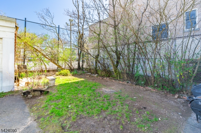 316 Ellery Ave Property Photo 35