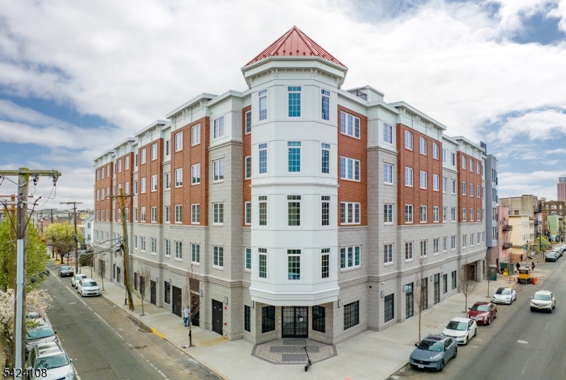 558 Market St Property Photo 1