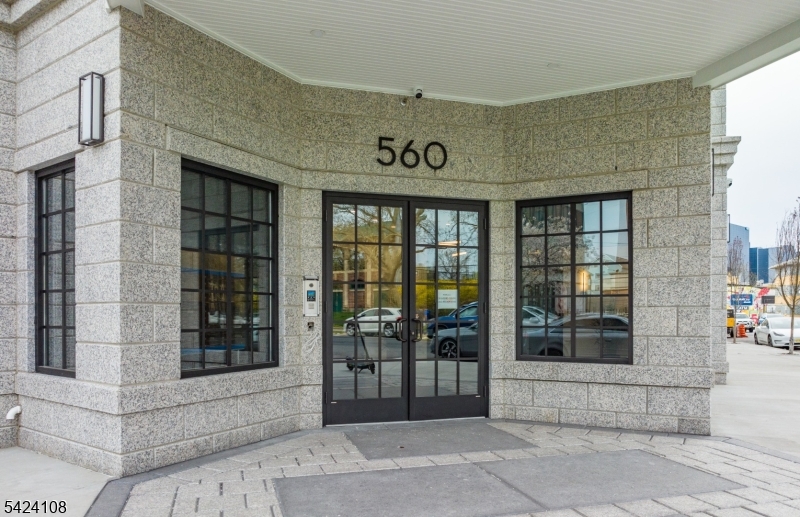 558 Market St Property Photo 2