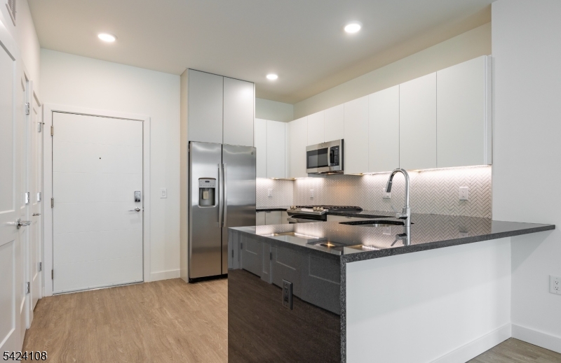 558 Market St Property Photo 4