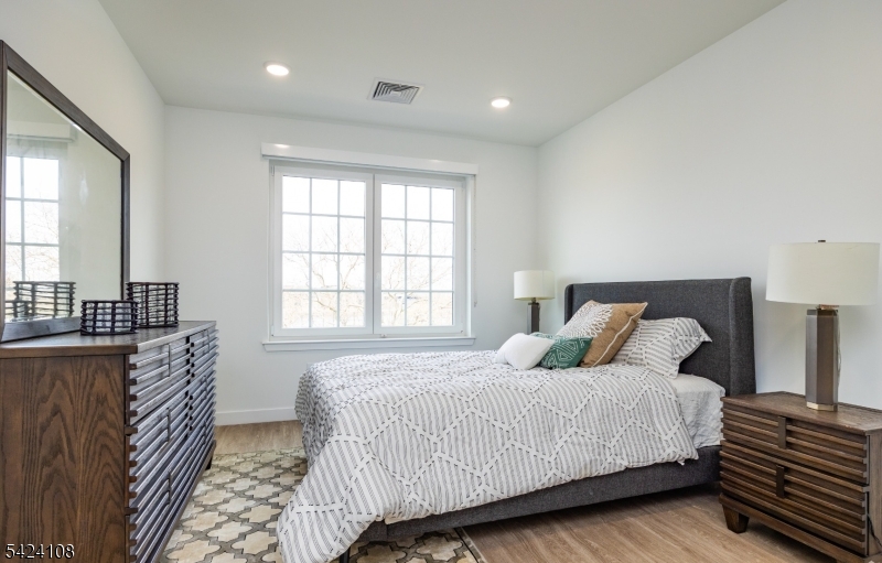 558 Market St Property Photo 8