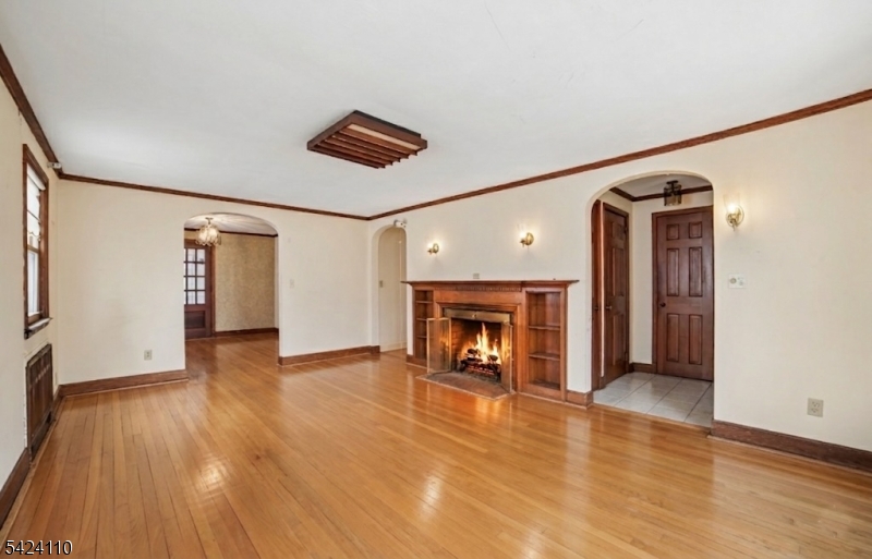230 Sandford Ave Property Photo 3