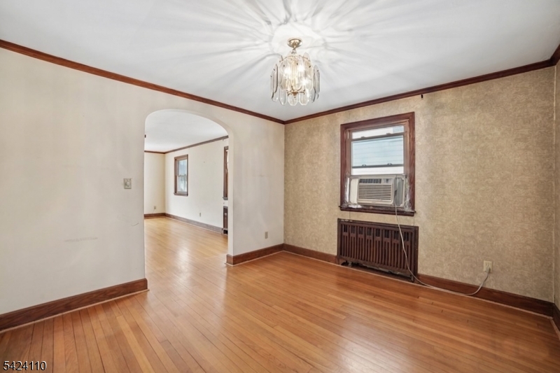 230 Sandford Ave Property Photo 8