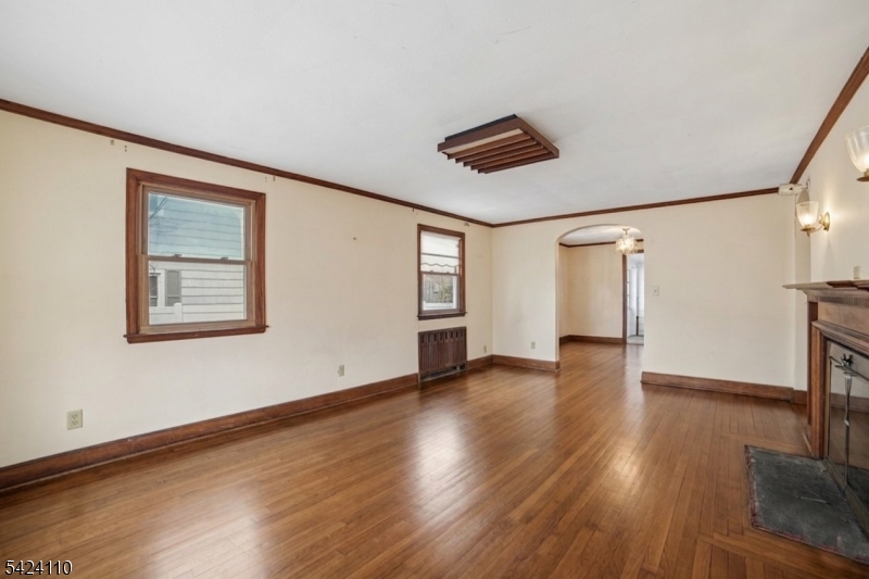 230 Sandford Ave Property Photo 10
