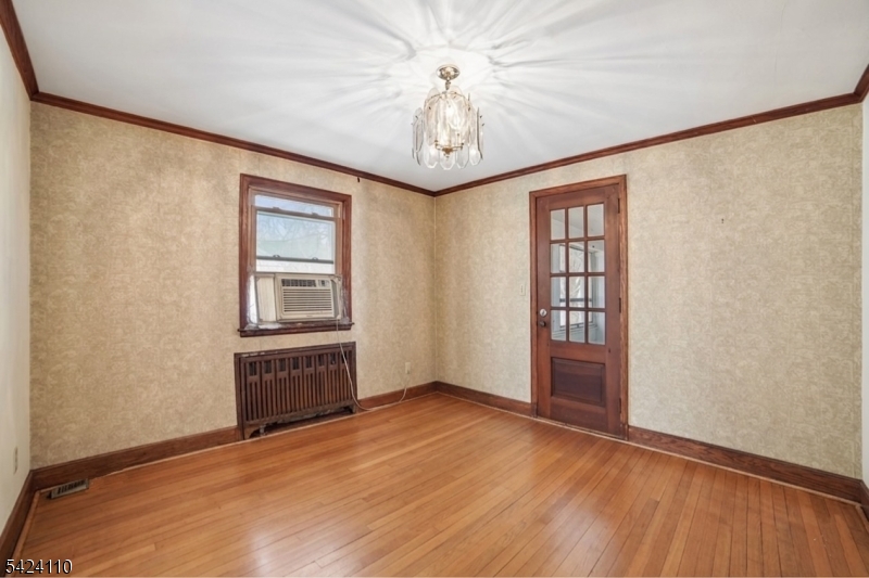 230 Sandford Ave Property Photo 11