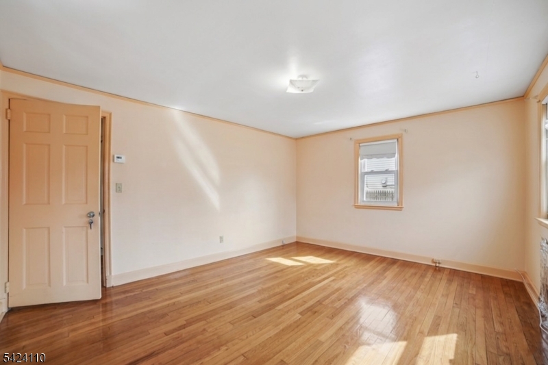 230 Sandford Ave Property Photo 12