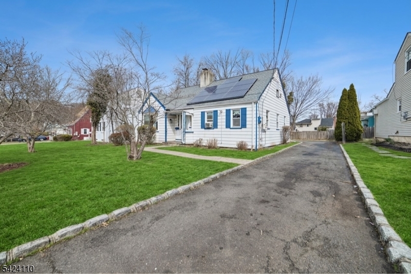 230 Sandford Ave Property Photo 14