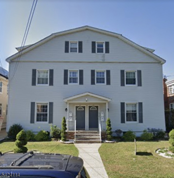24 Lyons Pl