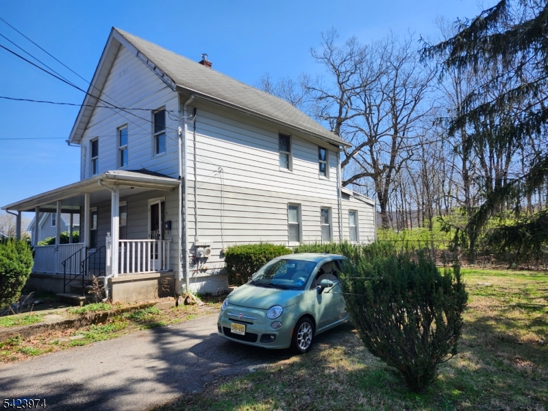 5 Locust St Property Photo 4